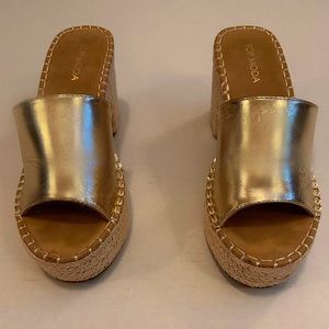 TOP MODA - Bamboo Gold  Metallic Faux Leather Platform / Wedge Slides, Sz: 8